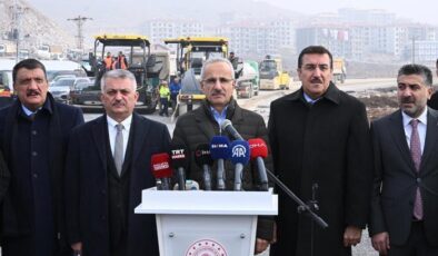 Deprem konutlarının yolları hazır: ‘Çalışmalarımız hızla devam ediyor’