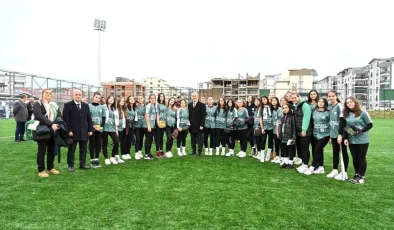 Bursa’da Akçalar Mahallesi’ne futbol sahası açıldı
