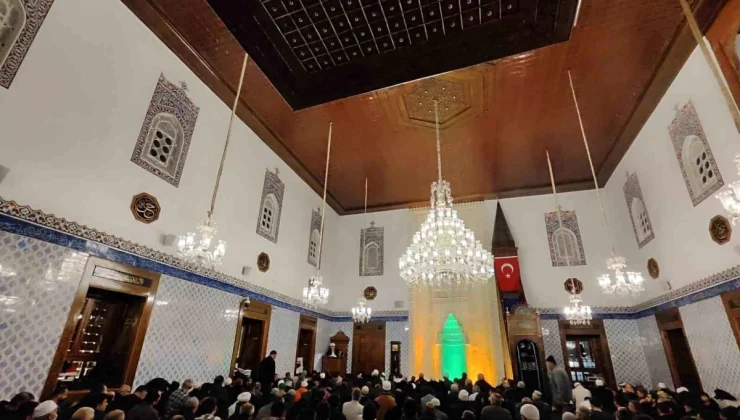 Diyanet İşleri Başkanı Ali Erbaş, Ramazan ayının ilk teravih namazını Ankara Hacı Bayram Veli Camisi’nde kıldırdı