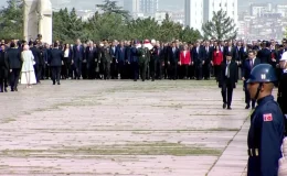TBMM Başkanı Numan Kurtulmuş ve devlet erkanı Anıtkabir’i ziyaret etti