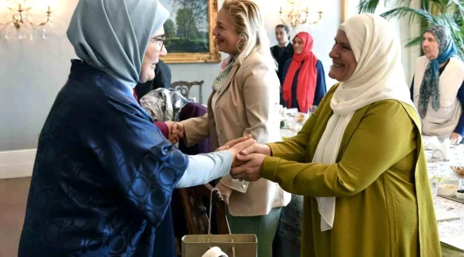 Emine Erdoğan, Anneler Günü Programında Annelerle Buluştu