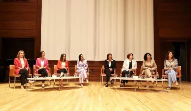 İzmir’de 8 Kadın Belediye Başkanı Bir Araya Geldi