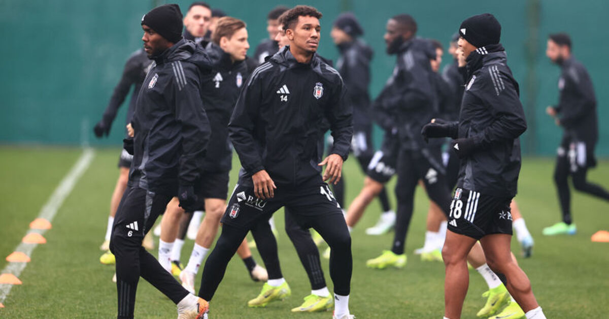 Taraftarlar Nevzat Demir Tesisleri’ne gitti: Bizim gösterdiğimiz emeğin üçte birini gösterin!